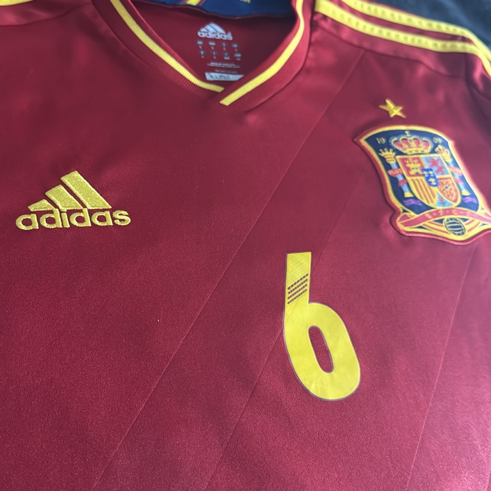 Spain 🇪🇸 #6 Andres Iniesta Euro 2012 Home Adidas Jersey - Picture 5 of 10